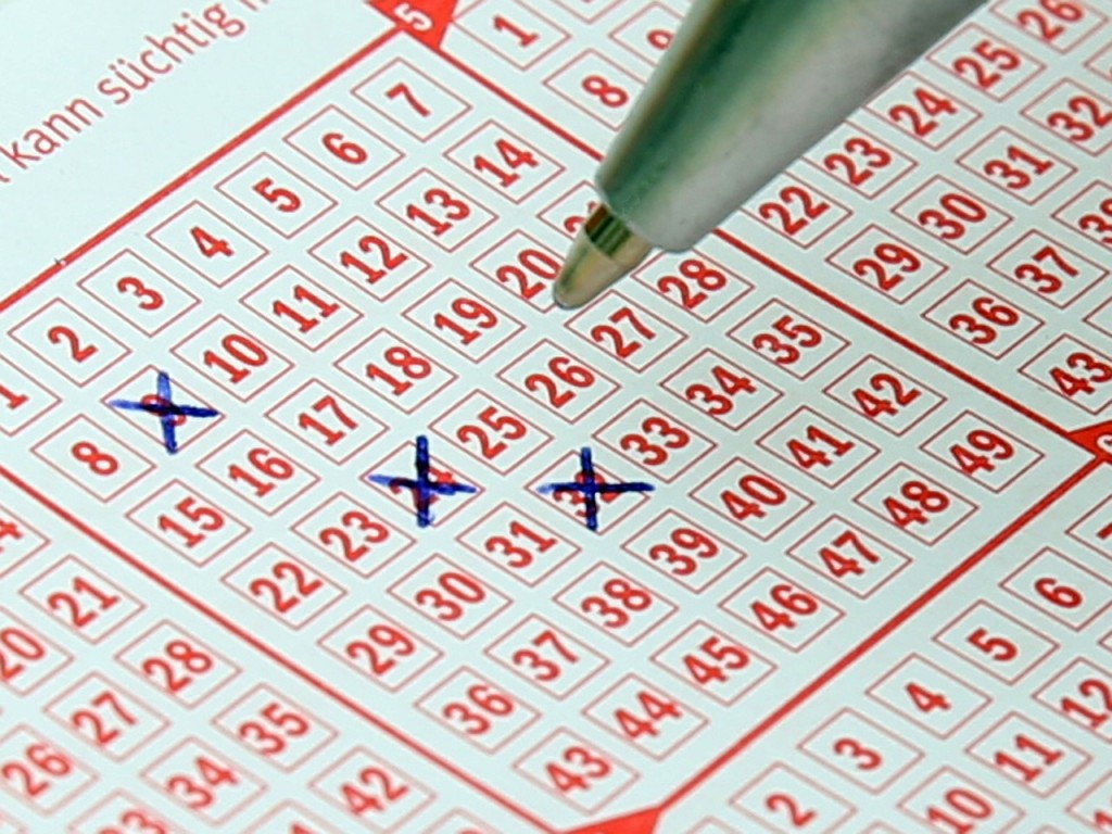 What are the Tips for the best odds in playing the lottery?